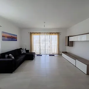  Apartament Close To Airport